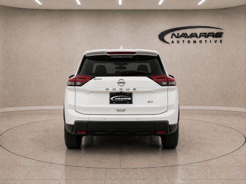 Used 2024 Nissan Rogue SV FWD image 6