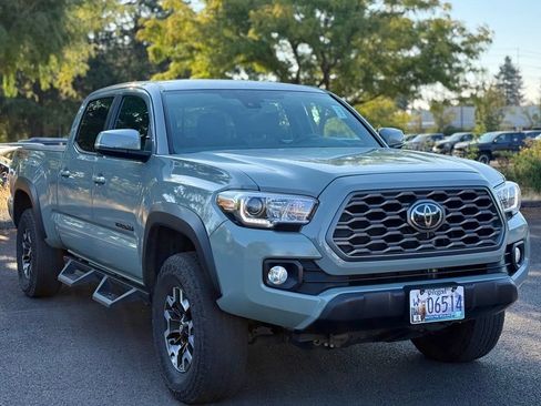 Certified 2022 Toyota Tacoma TRD Off-Road w/ Black Out Package (TMS) AWD/4WD image 7