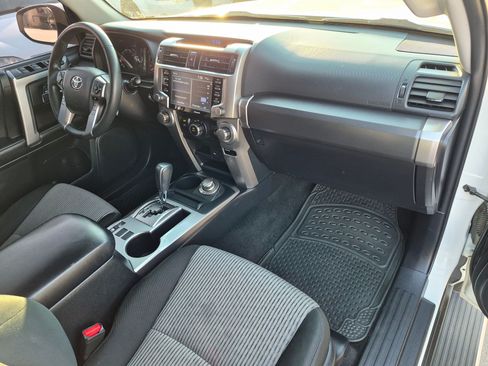 Used 2022 Toyota 4Runner SR5 AWD/4WD image 32