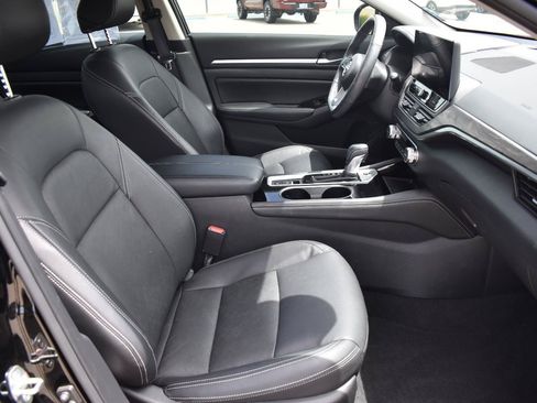 Used 2025 Nissan Altima 2.5 SL FWD image 15