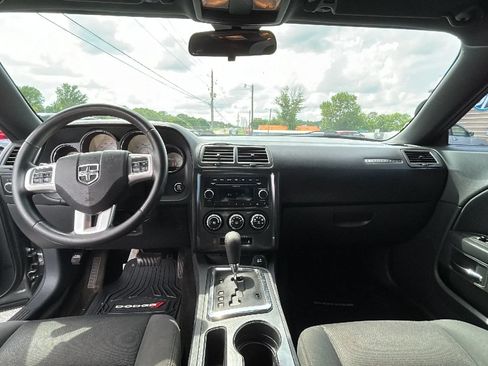 Used 2011 Dodge Challenger RWD image 24