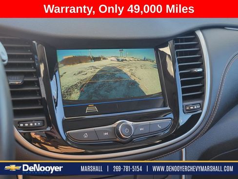 Used 2019 Chevrolet Trax LT w/ LT Convenience Package image 18