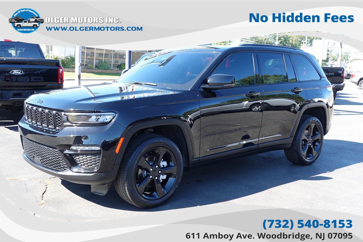 Used 2024 Jeep Grand Cherokee Limited w/ Black Appearance Package AWD/4WD image 1