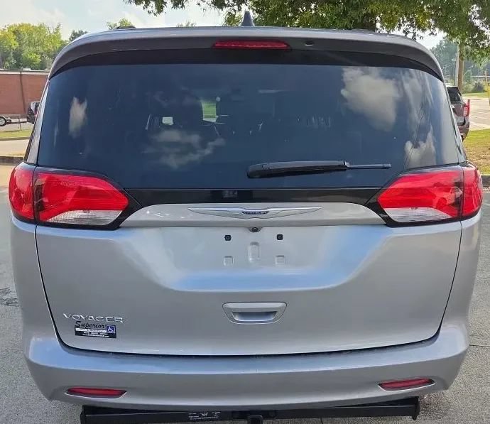 Used 2021 Chrysler Voyager Lxi FWD image 7