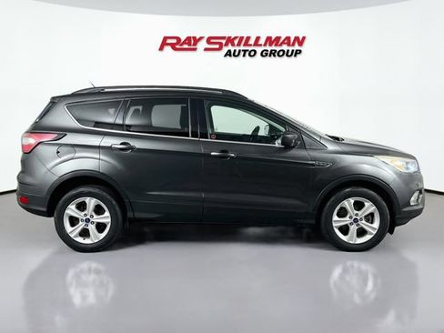 Used 2017 Ford Escape SE w/ Equipment Group 201A AWD/4WD image 8