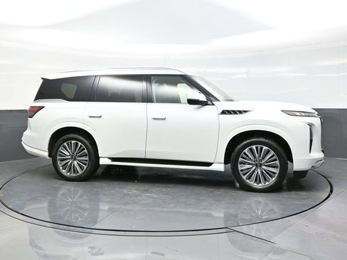 Used 2025 INFINITI QX80 Sensory image 8
