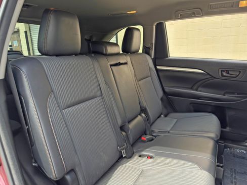 Used 2018 Toyota Highlander Plus AWD/4WD image 33