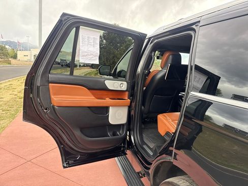 Used 2018 Lincoln Navigator Reserve w/ Technology Package image 18