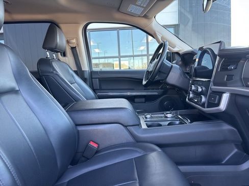 Used 2024 Ford Expedition XLT image 12