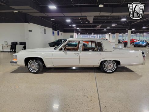 Used 1988 Cadillac Brougham image 3