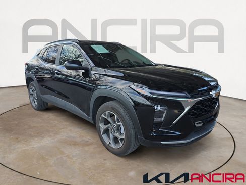 Used 2025 Chevrolet Trax LT w/ LT Convenience Package image 1