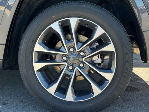 New 2025 Jeep Grand Cherokee Overland w/ Luxury Tech Group IV image 36