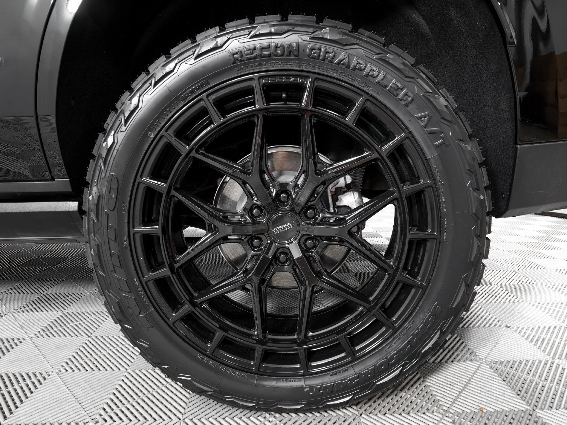 Used 2026 GMC Yukon Denali Ultimate AWD/4WD image 37