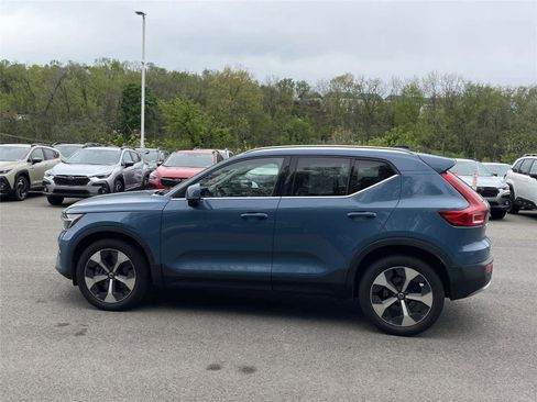 Used 2023 Volvo XC40 B5 Plus w/ Driver Assist Package AWD/4WD image 2