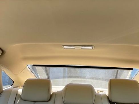 Used 2013 Toyota Avalon Limited w/ Technology Pkg FWD image 12