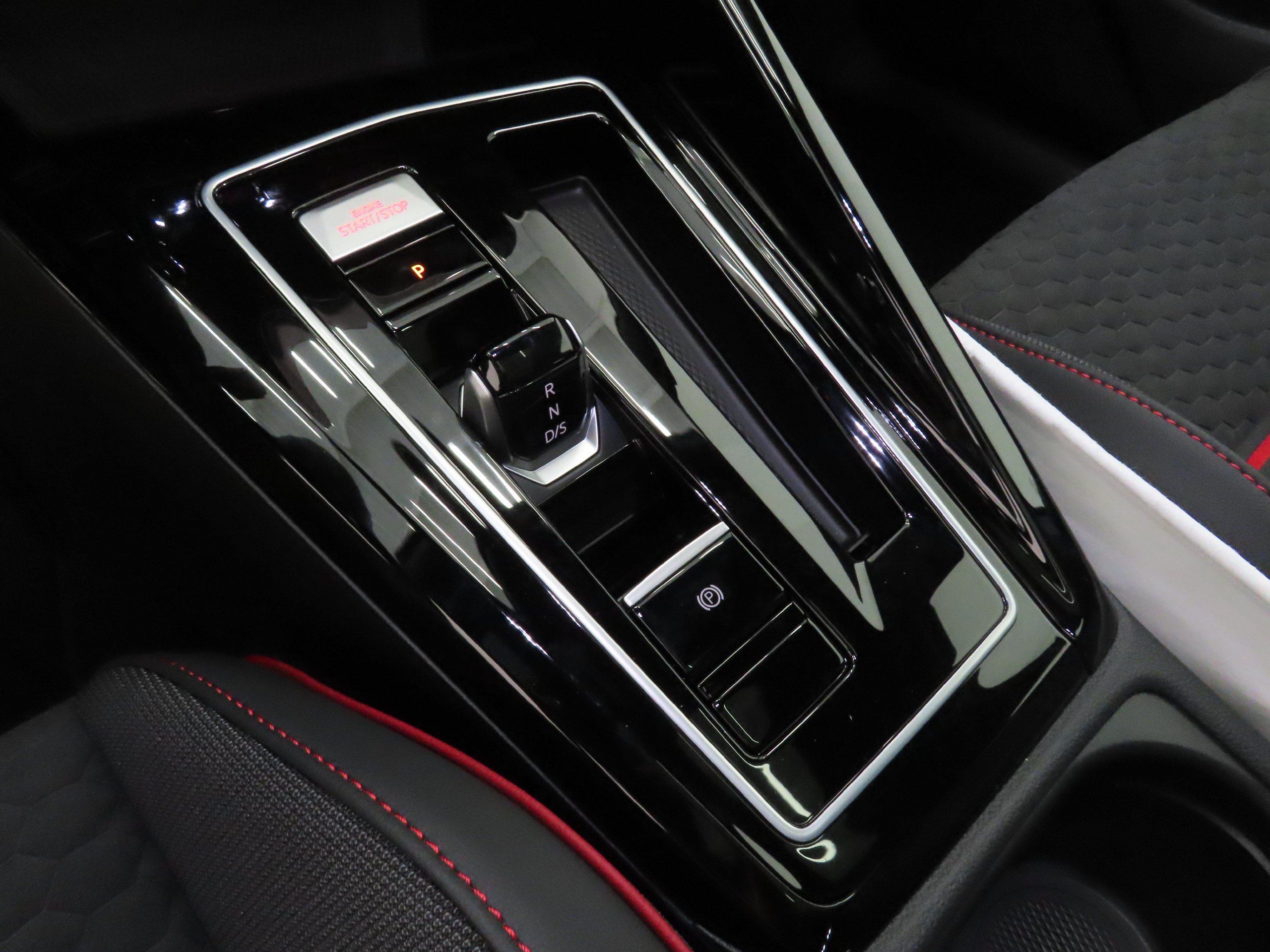 New 2026 Volkswagen GTI SE FWD image 15