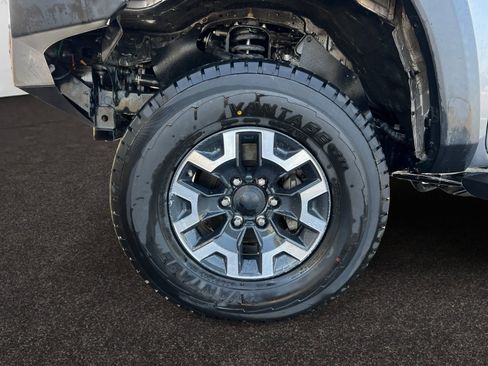 Used 2019 Toyota Tacoma TRD Off-Road AWD/4WD image 14