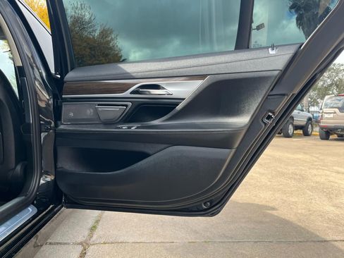 Used 2019 BMW 740i image 30