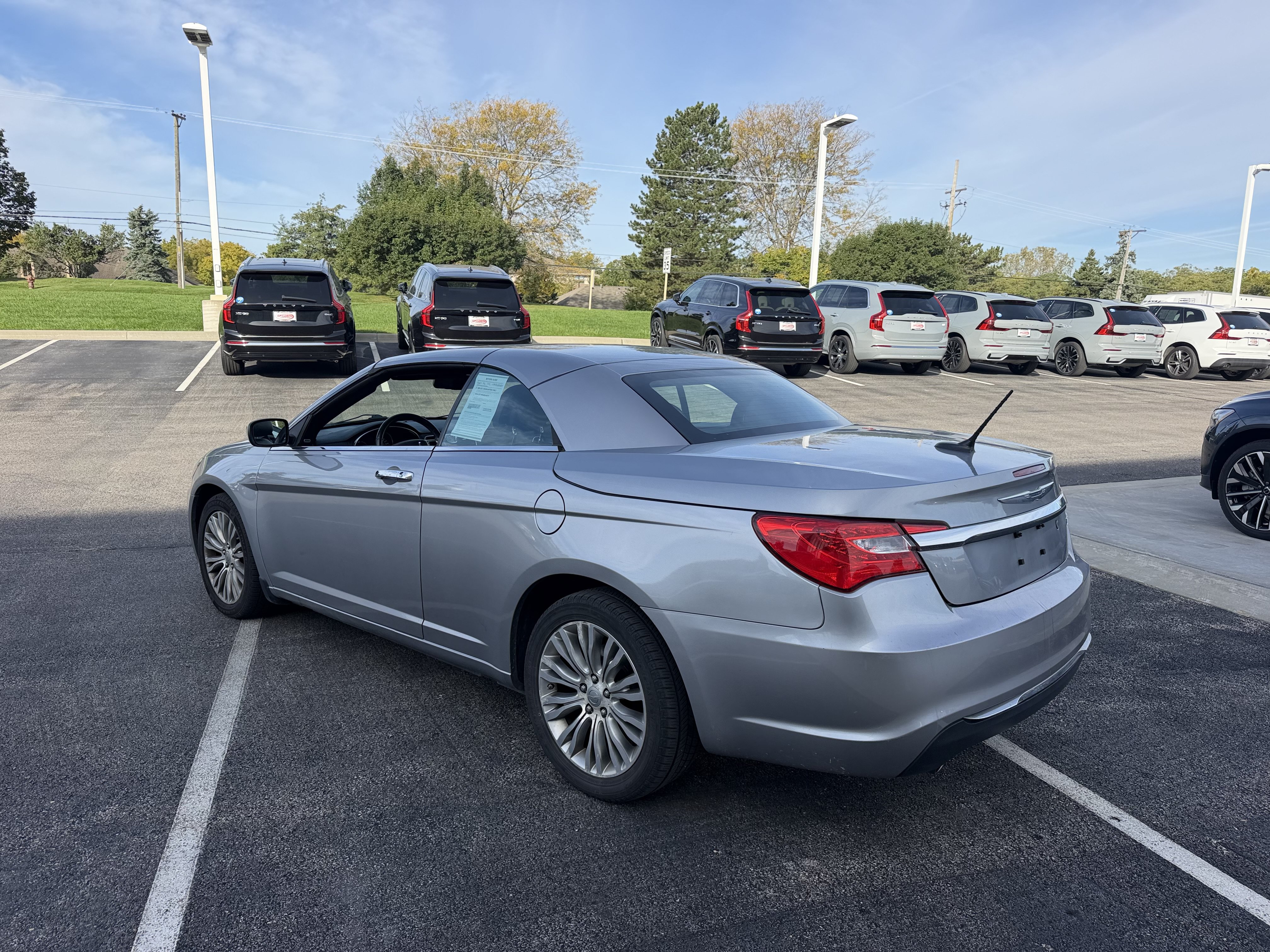Used 2013 Chrysler 200 Limited FWD image 5