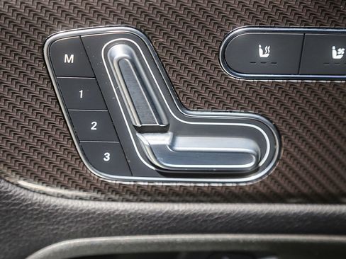 Used 2022 Mercedes-Benz GLB 35 AMG 4MATIC image 19