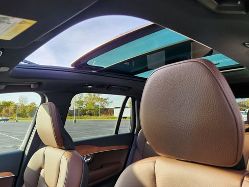 Used 2023 Volvo XC90 B6 Plus image 25