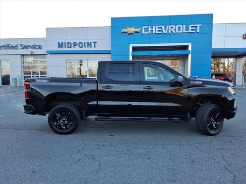 Used 2025 Chevrolet Silverado 1500 LT Trail Boss w/ Convenience Package II image 3