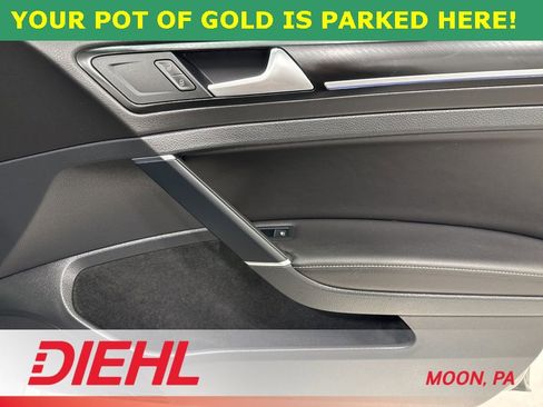 Used 2017 Volkswagen Golf R 4-Door image 13