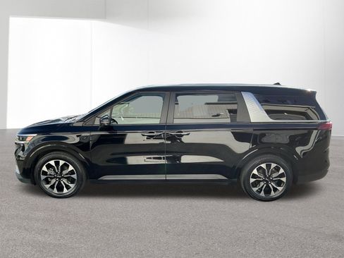 Used 2024 Kia Carnival EX FWD image 6