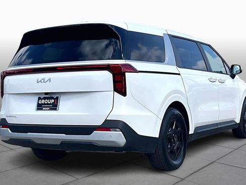 Used 2025 Kia Carnival image 12