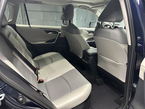 Used 2019 Toyota RAV4 Limited image 12