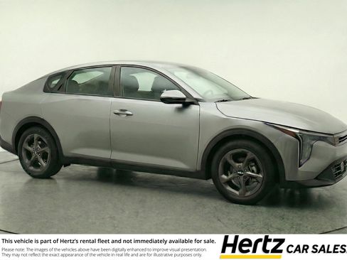 Used 2025 Kia K4 LXS image 1