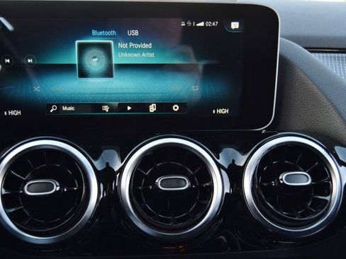 Used 2021 Mercedes-Benz GLA 250 4MATIC w/ Premium Package image 27