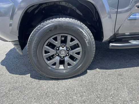Used 2023 Toyota Tacoma SR5 AWD/4WD image 12