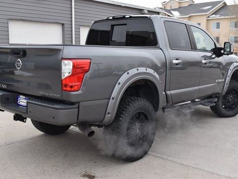 Used 2021 Nissan Titan SV w/ SV Convenience Package image 5