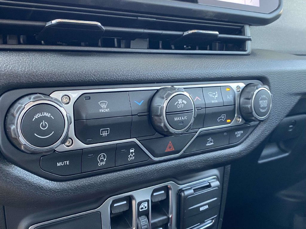 New 2026 Jeep Gladiator Sport AWD/4WD image 18