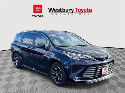 Used 2025 Toyota Sienna Platinum image 1