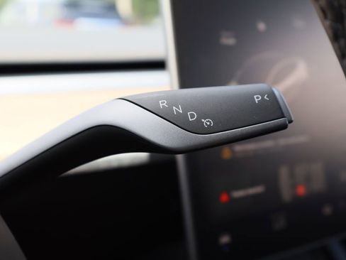 Used 2024 Tesla Model Y Long Range AWD/4WD image 16