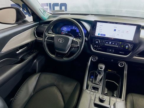 Used 2024 Toyota Grand Highlander AWD image 29