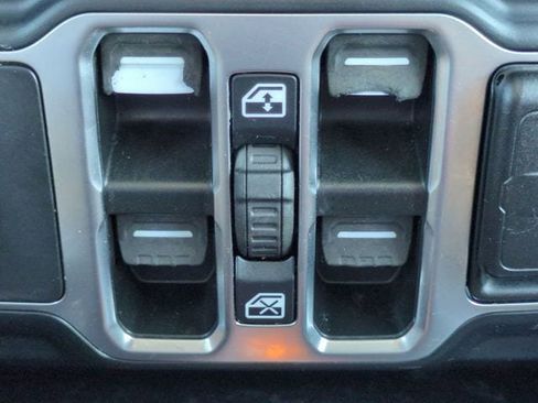 Used 2022 Jeep Wrangler Unlimited Sahara w/ Cold Weather Group AWD/4WD image 24