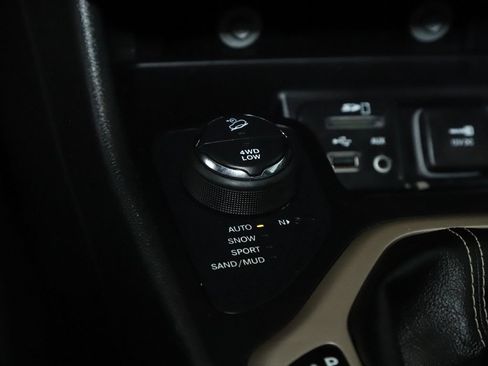 Used 2016 Jeep Cherokee High Altitude w/ Luxury Group AWD/4WD image 28