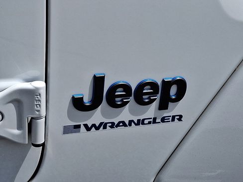 Certified 2025 Jeep Wrangler Unlimited Sahara AWD/4WD image 24