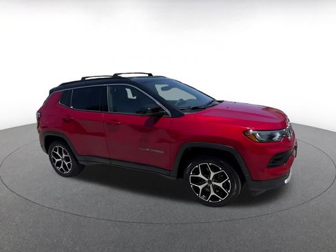 Used 2025 Jeep Compass Limited AWD/4WD image 2