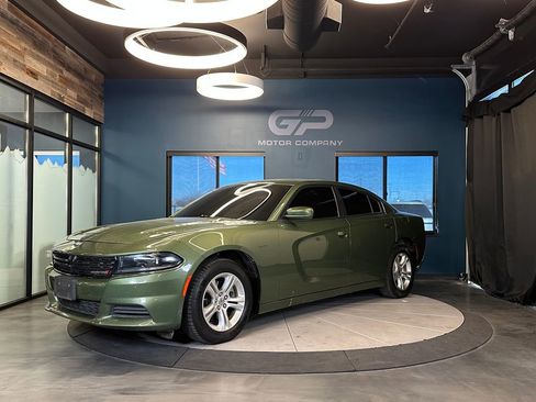 Used 2022 Dodge Charger SXT w/ Leather Interior Group image 7