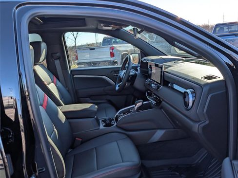 Used 2025 Chevrolet Colorado Z71 w/ Midnight Edition image 11