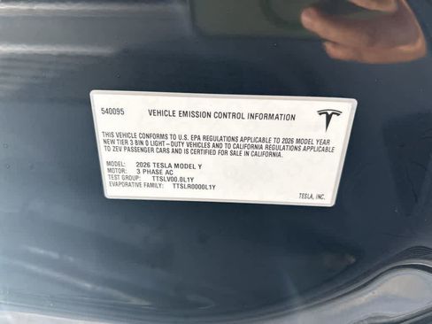 Used 2026 Tesla Model Y 2WD image 9