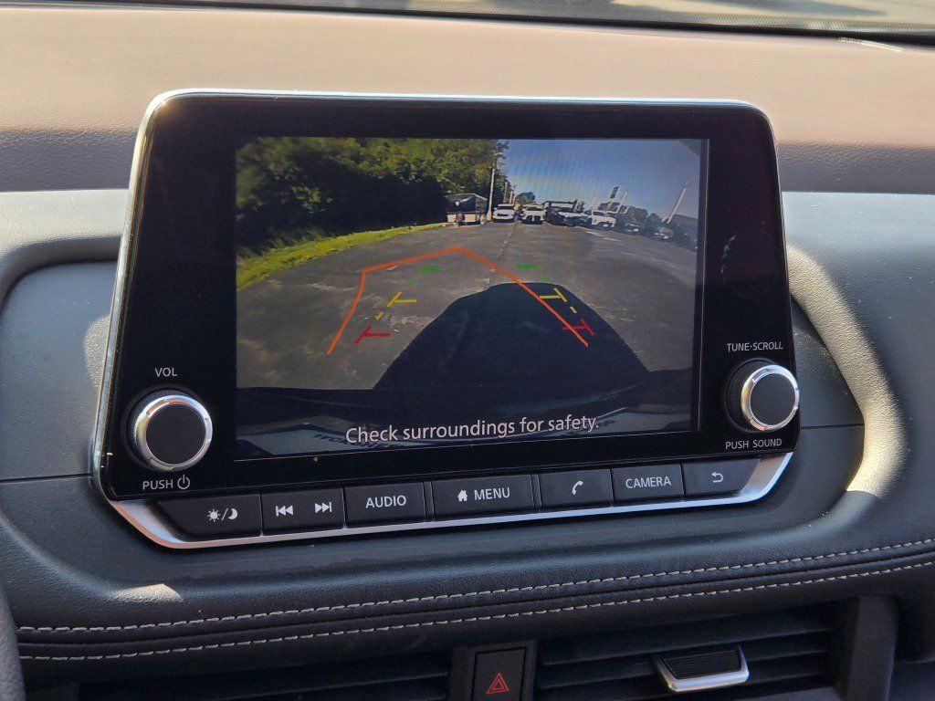 Used 2023 Nissan Rogue SV FWD image 25