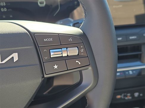 New 2025 Kia K4 EX image 33