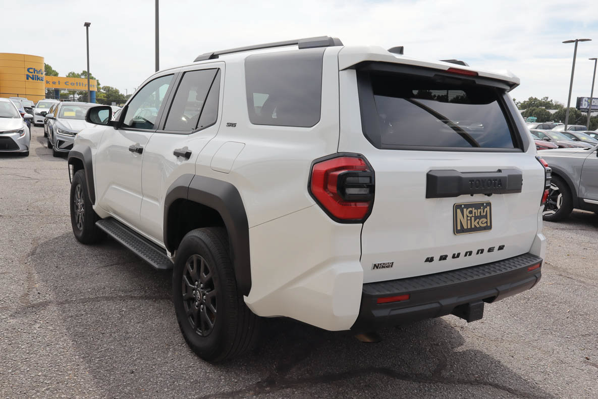 Used 2025 Toyota 4Runner SR5 AWD/4WD image 4