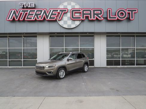 Used 2019 Jeep Cherokee Latitude w/ Popular Appearance Group image 1