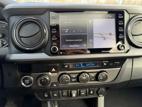 Used 2022 Toyota Tacoma TRD Sport image 18